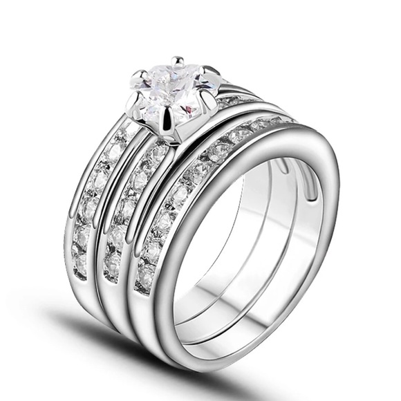 18K White Gold Plated Crystal Ring Set Size 6-9 - Picture 1 of 4